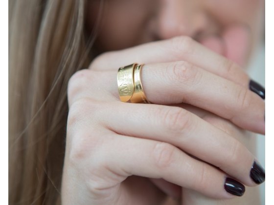 Anillo de Cabalá con el nombre de Dios KLI