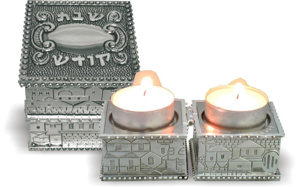 Candelabros niquelados para viajes grabados con "Shabat Kodesh" - Compraenisrael