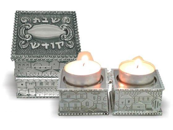 Candelabros niquelados para viajes grabados con "Shabat Kodesh" - Compraenisrael