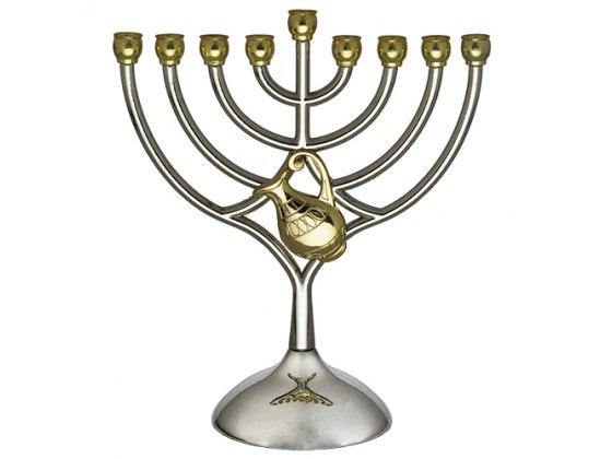 Menorah de Janucá plateada con jarra de aceite y terminaciones doradas - Compraenisrael