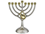 Menorah de Janucá plateada con jarra de aceite y terminaciones doradas - Compraenisrael