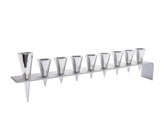 Menorah de Janucá en aluminio con Conos