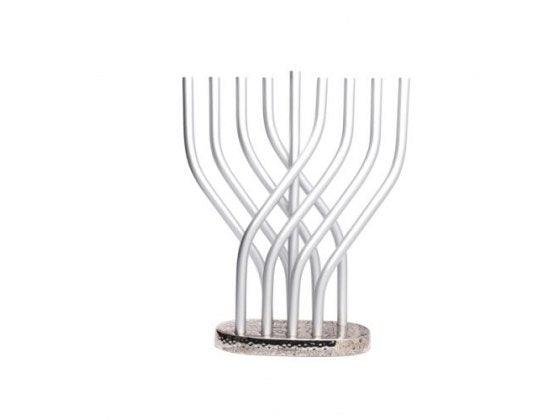 Menorah de Janucá en aluminio simulando una Llama Plateada - Compraenisrael