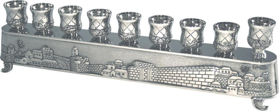 Menorah de Janucá niquelada grabada con las Murallas de Jerusalén - Compraenisrael