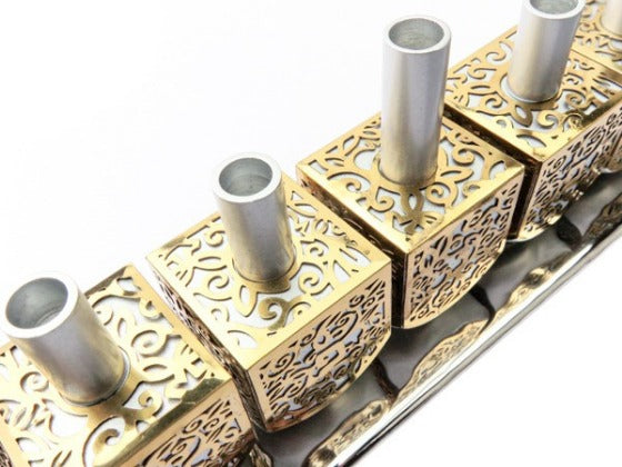 Menorah de Janucá realizada con Dreidels en Aluminio