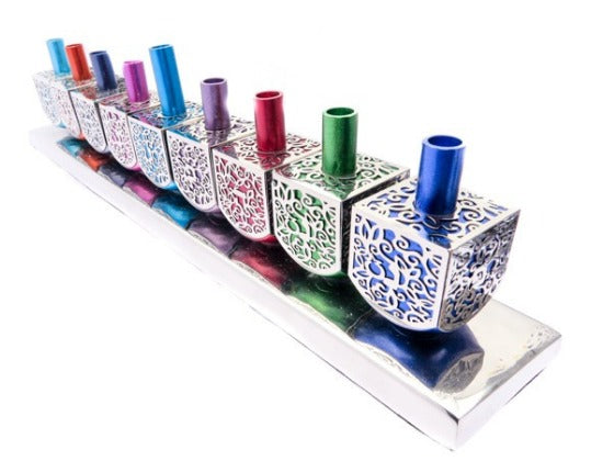 Menorah de Janucá realizada con Dreidels en Aluminio Multicolor