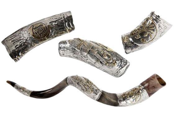 Shofar estilo yemenita bañado en plata y decorado con diseños de monedas antiguas - Compraenisrael