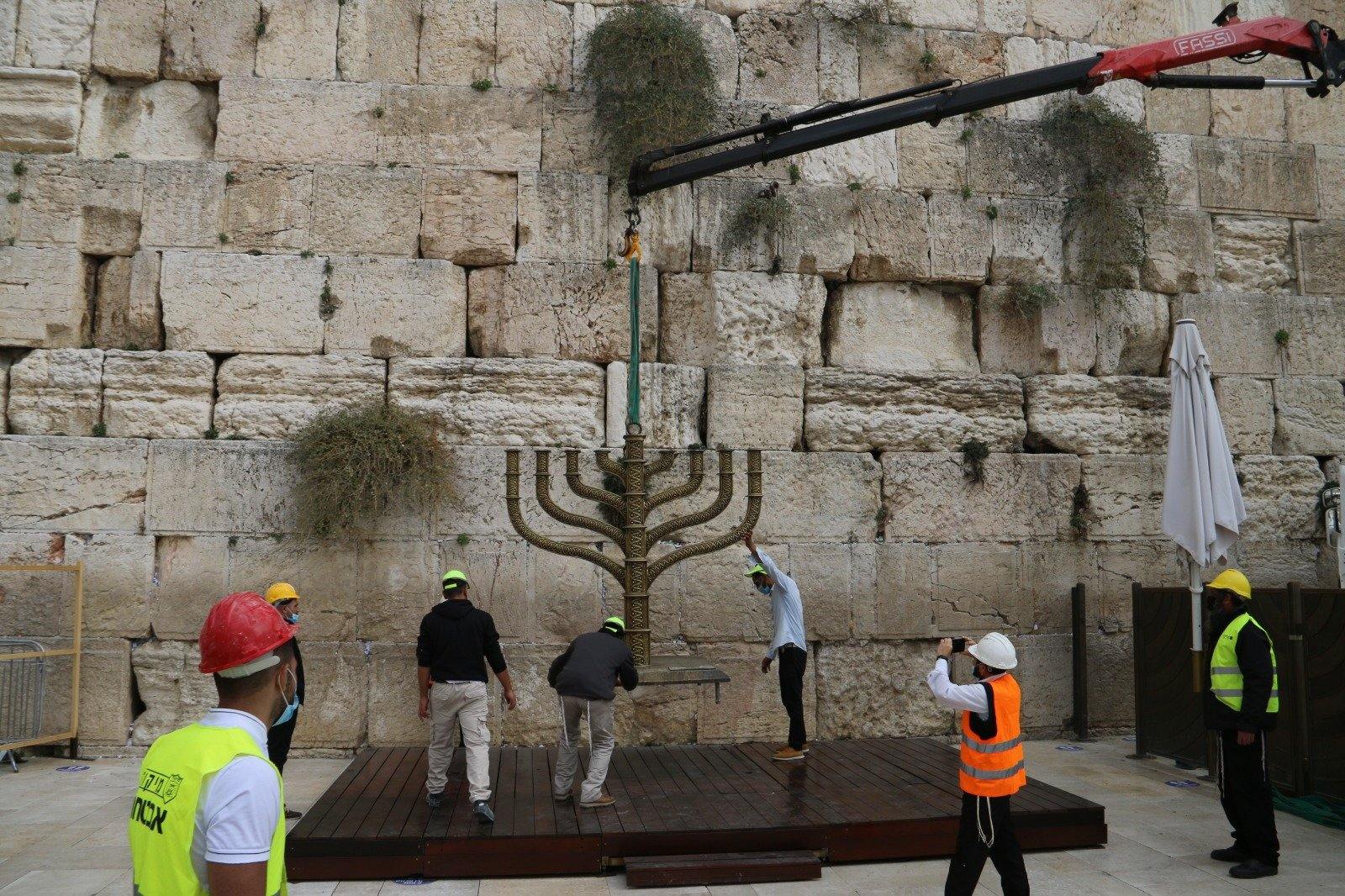 ASSEMBLY OF THE CHANUKAH AT THE WAILING WALL