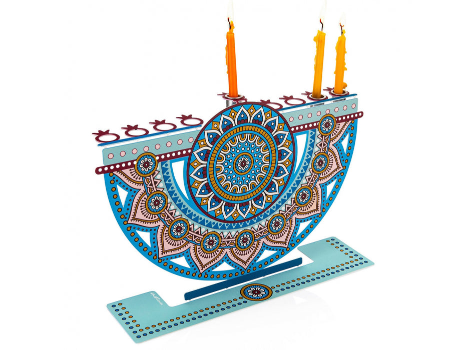 Menorah de Janucá con diseño de mandala Macabeo
